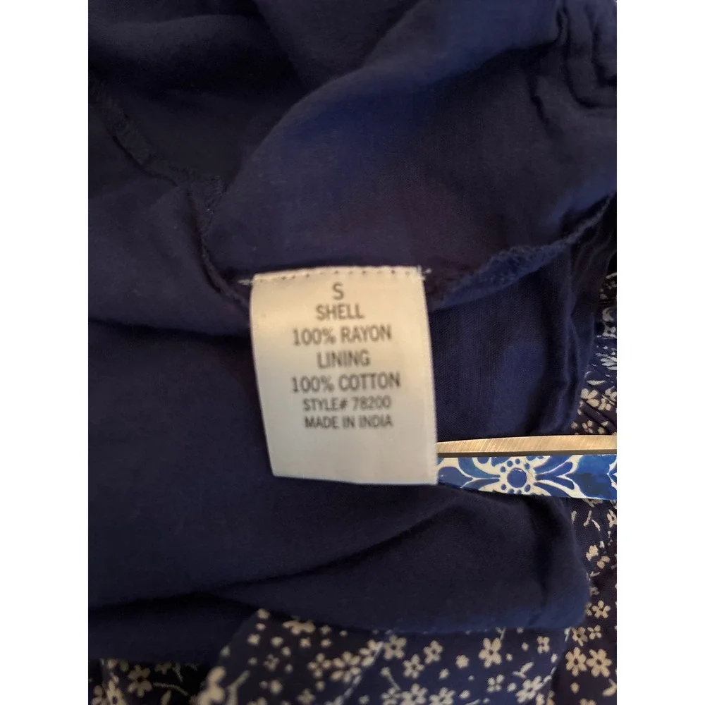 Mi Ami women's shorts small blue soft‎ floral